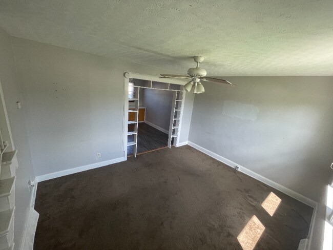 Building Photo - 1305 N Danley Square