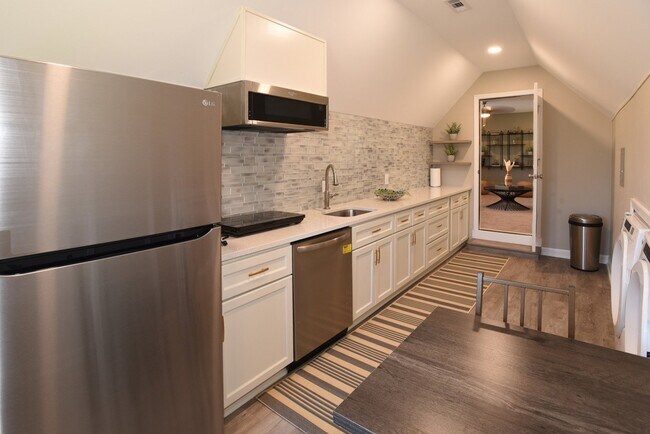 Building Photo - FURNISHED: Previous Model Home, For Rent 3 bedrooms/2.5 baths/2nd Floor Family Room w/kitchenette...