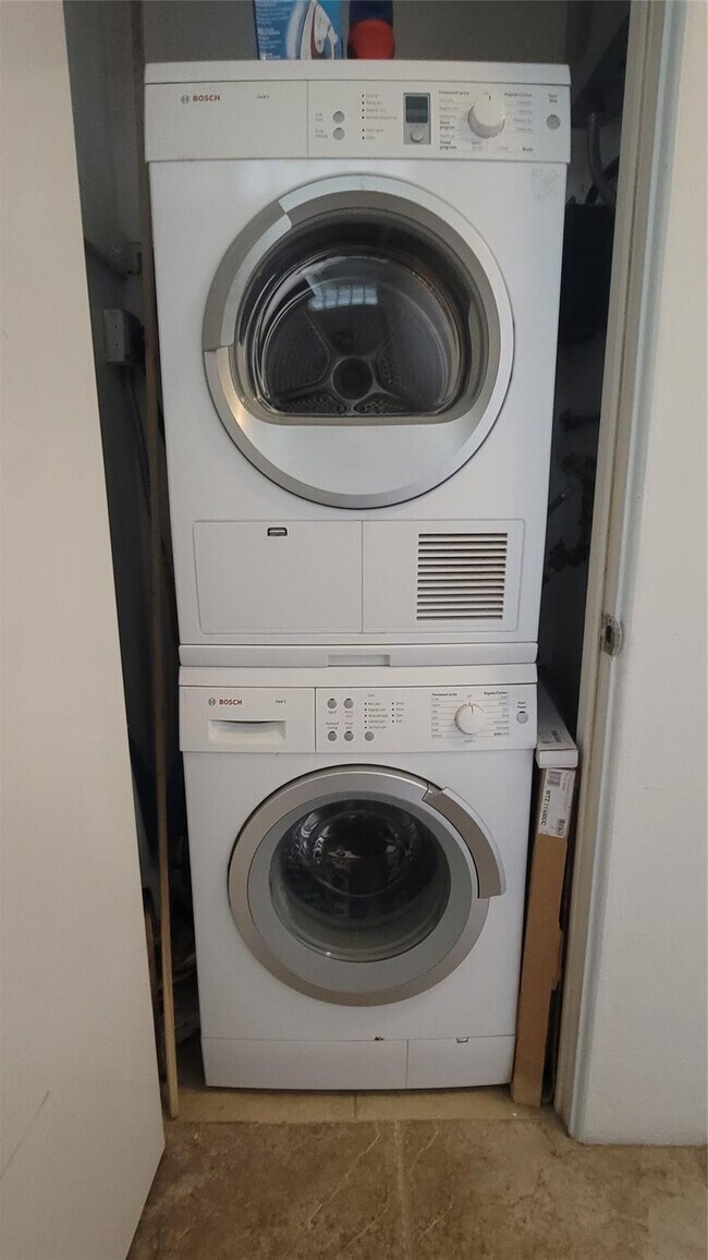 Building Photo - 545 S Fort Lauderdale Beach Blvd