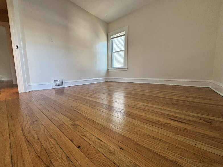 Building Photo - 1305 Hathaway Ave