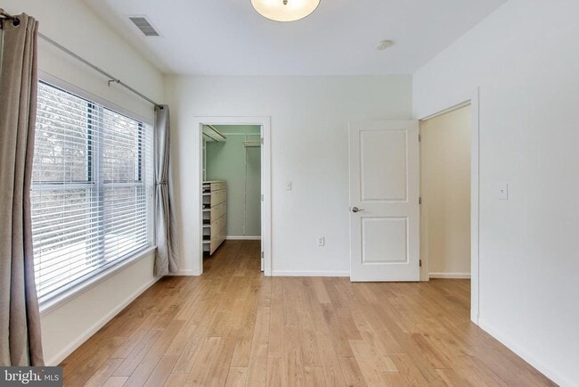 Building Photo - 343 Cedar St NW