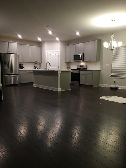 Building Photo - 4973 Riverbank Dr