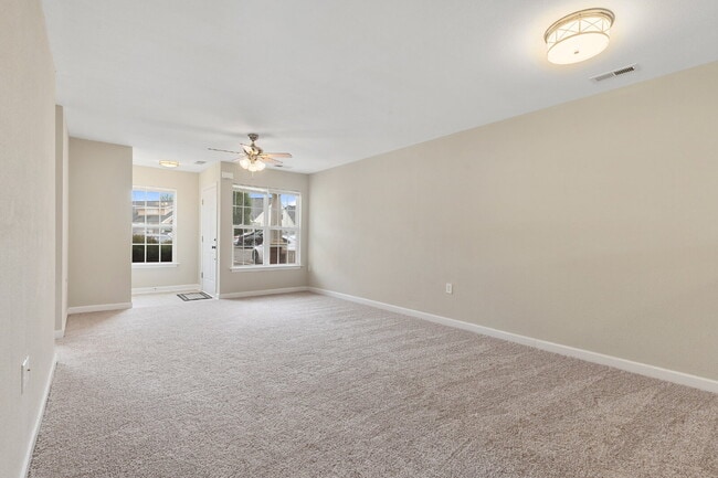 Building Photo - Freshly Updated 3 bed 2 bath Townhome in P...