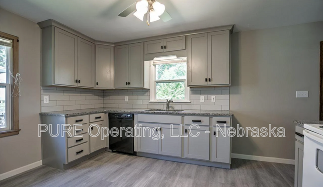 Building Photo - 7764 Maywood St