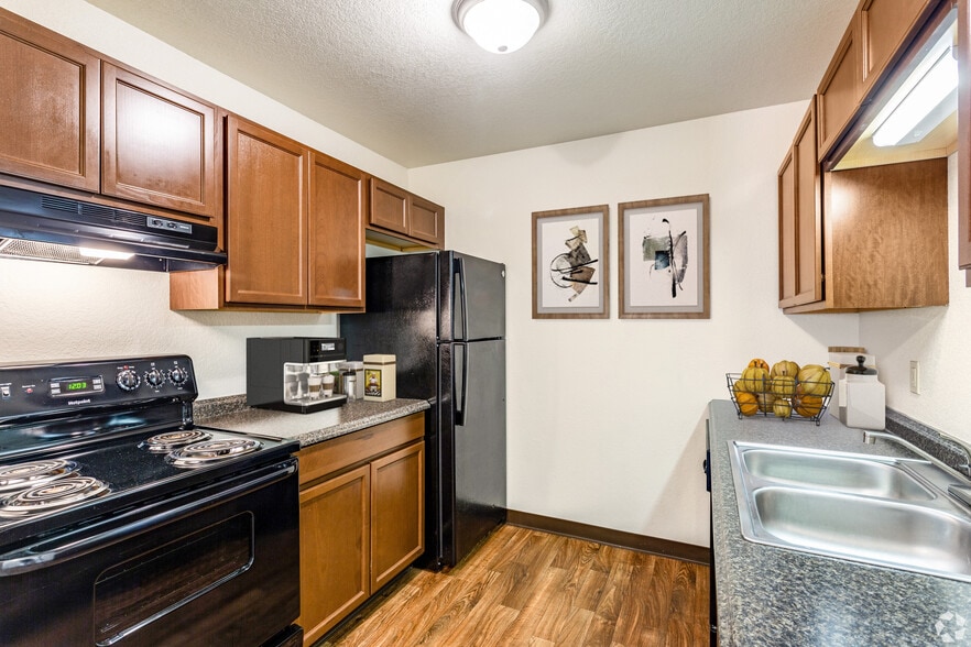 Primary Photo - Buttonwood Tree Apartments