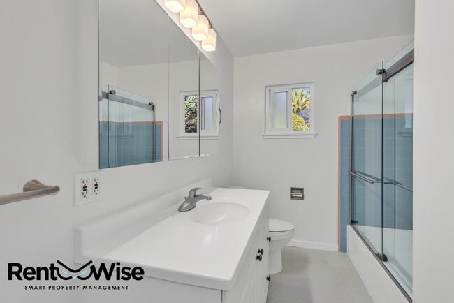 Building Photo - 838 Crompton Rd