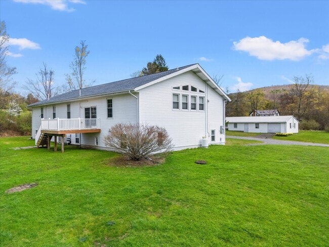 Building Photo - 1205 Tracy Creek Rd