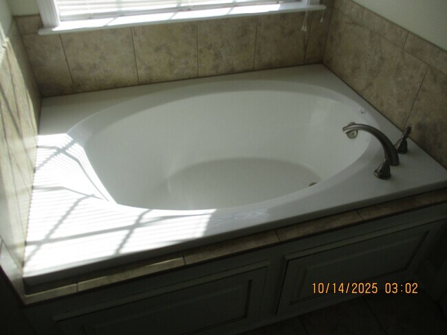 Building Photo - 634 Winifred Rd