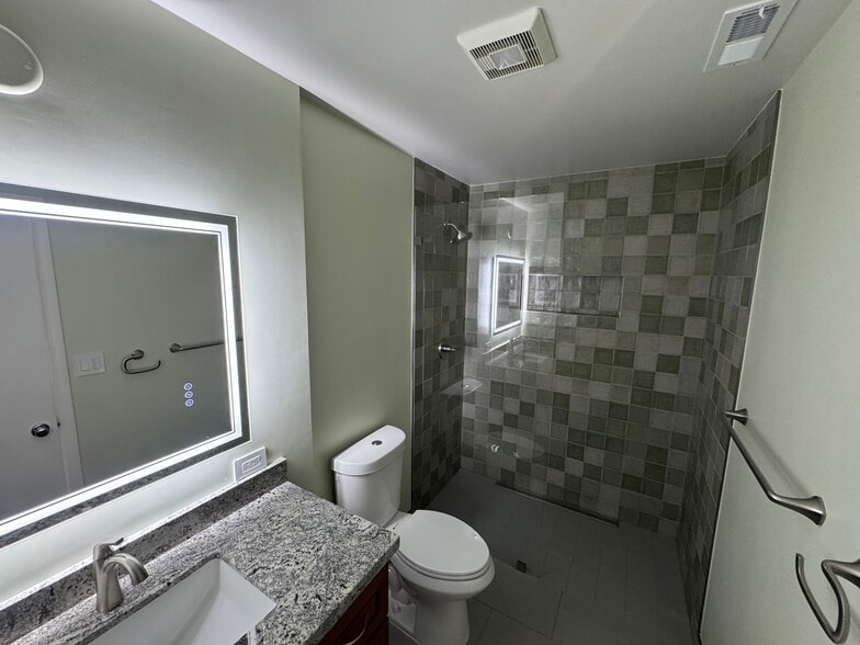 Lower bathroom - 371 Carrera Dr