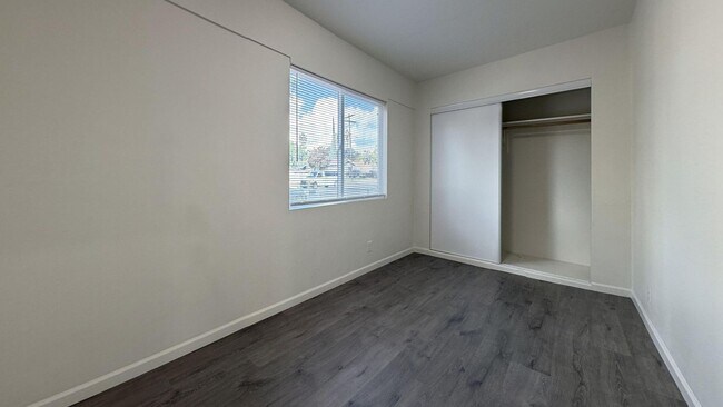 Building Photo - 1661 N Mountain View Ave