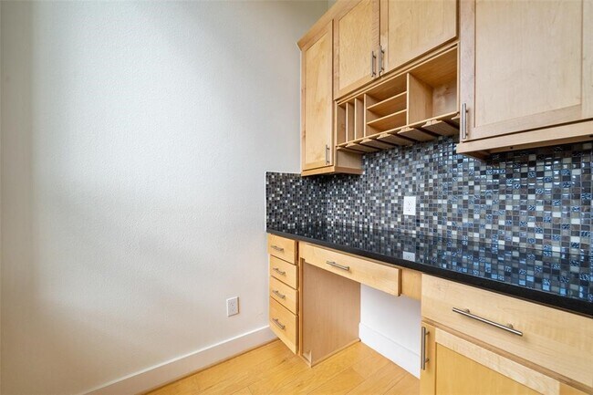 Building Photo - 194 Harvard St