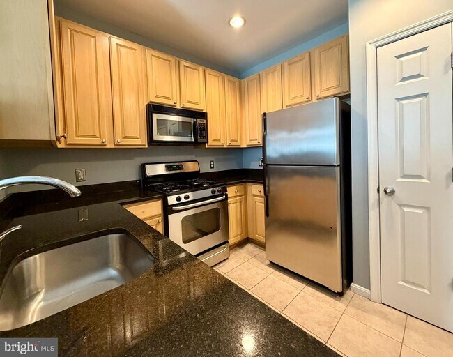 Building Photo - 2321 25th St S