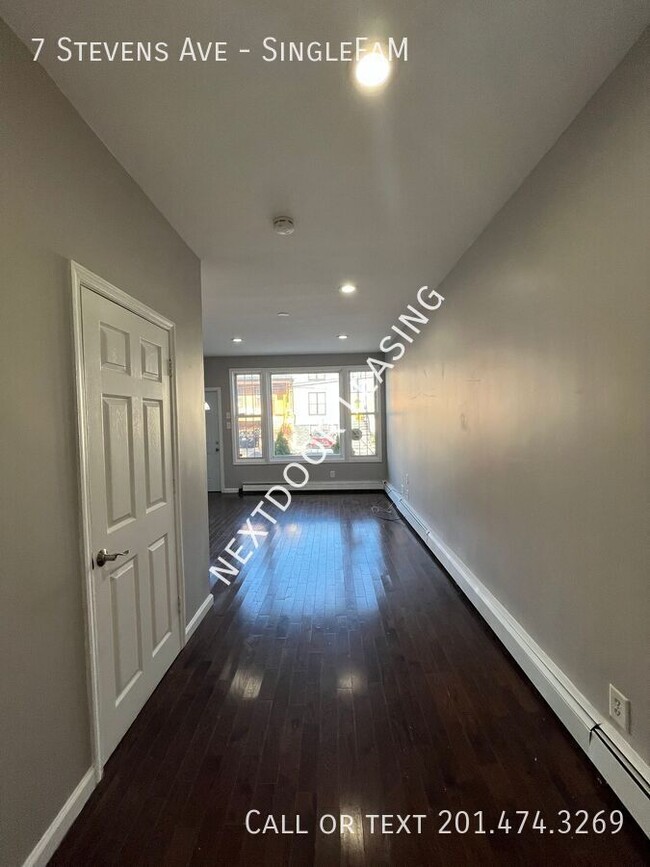 Building Photo - 7 Stevens Ave