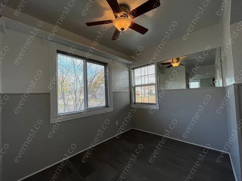 Building Photo - 14805 Russell Ave