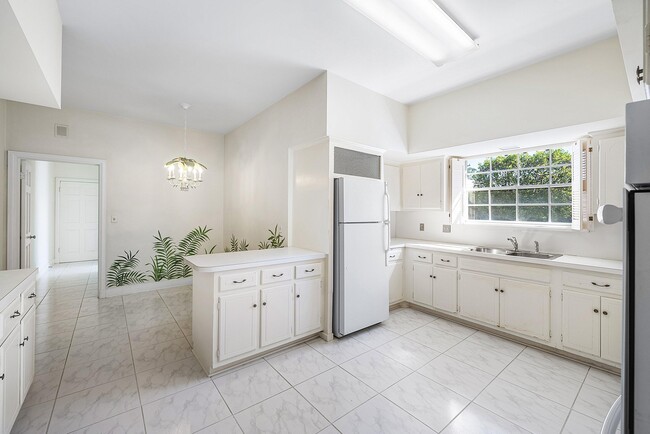 Building Photo - 157 Wells Rd