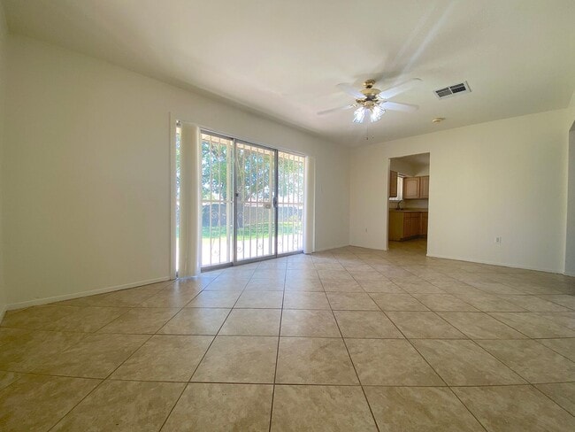 Building Photo - East El Paso 3 bed Refrig A/C!