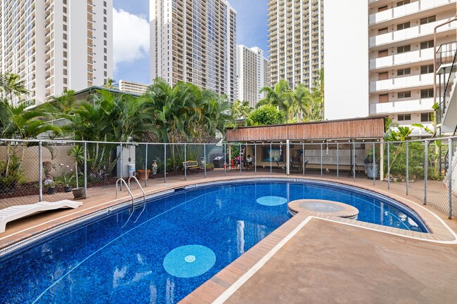 Building Photo - Fully Furnished Studio, 1 Bathroom. NO par...