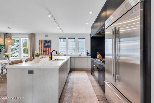 Building Photo - 213 9th Ave