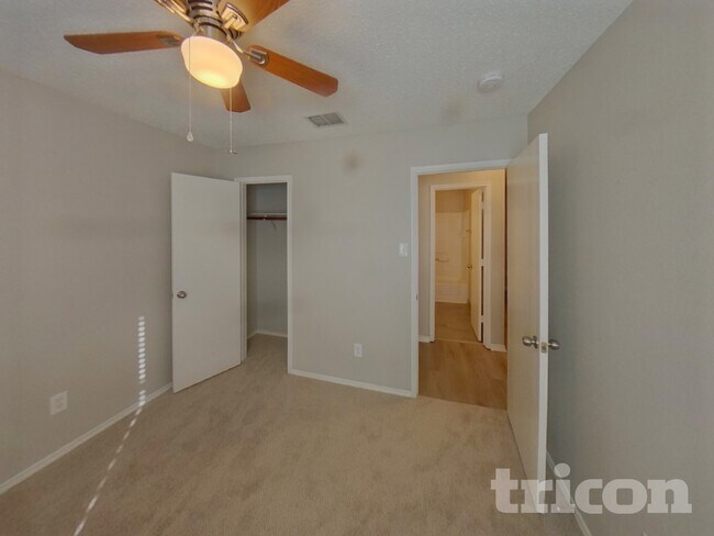 Building Photo - 104 Scarlet View