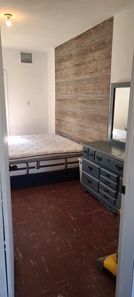 Building Photo - 111 Main St