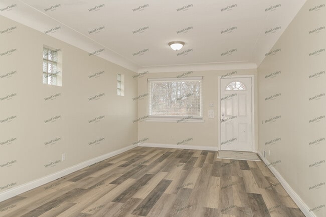 Building Photo - 6926 Greenway Ave