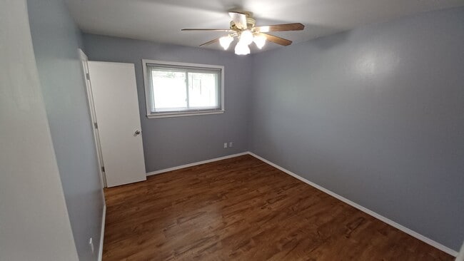 Building Photo - 847 Weedel Dr