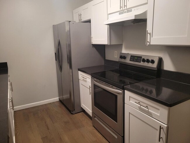 Building Photo - 2 Bedroom 1.5 Bath Berkley Townhouse