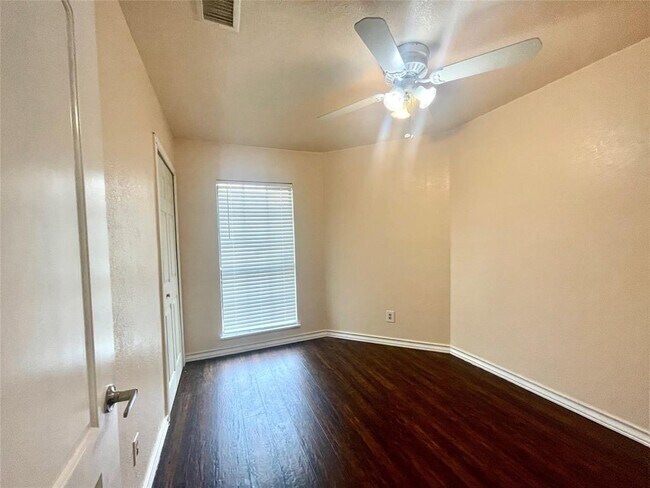 Building Photo - 8223 Woodland Willows Dr
