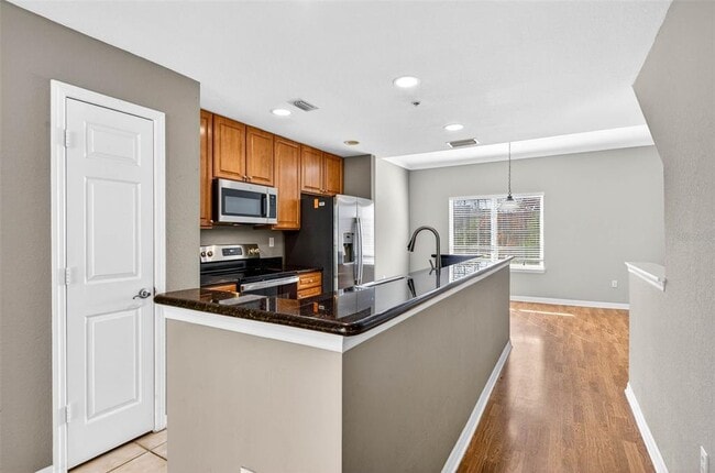 Building Photo - 9739 Meadow Field Cir