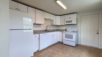 Building Photo - 7059 Brentford Rd