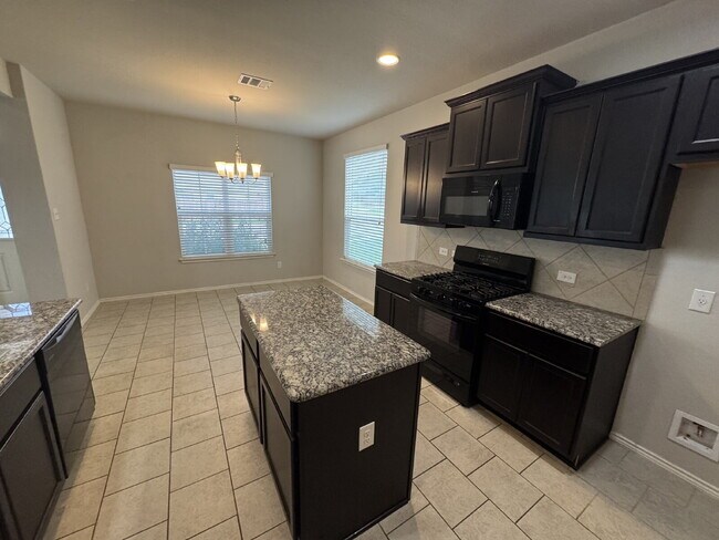 Building Photo - Three bed two bath two car garage in Cotto...