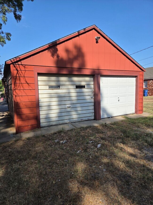 Building Photo - 1840-1842 S Hiram St