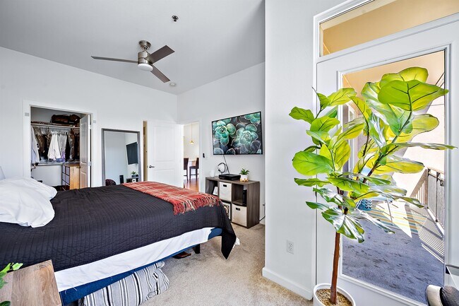 Building Photo - 1441 Central St