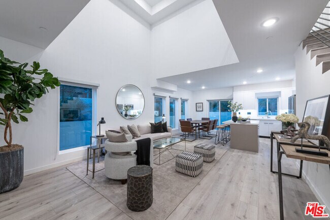 Building Photo - 846 N Alta Vista Blvd