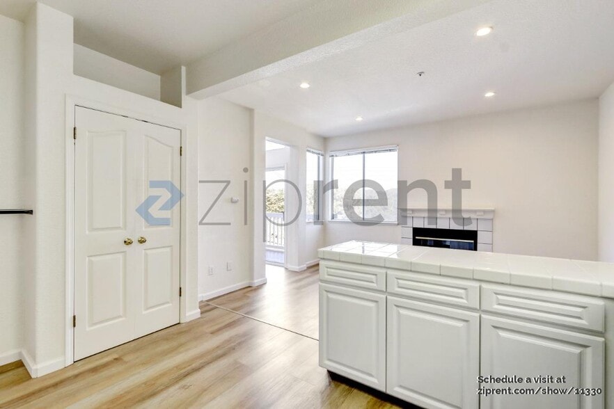 Building Photo - 620 Alexis Cir