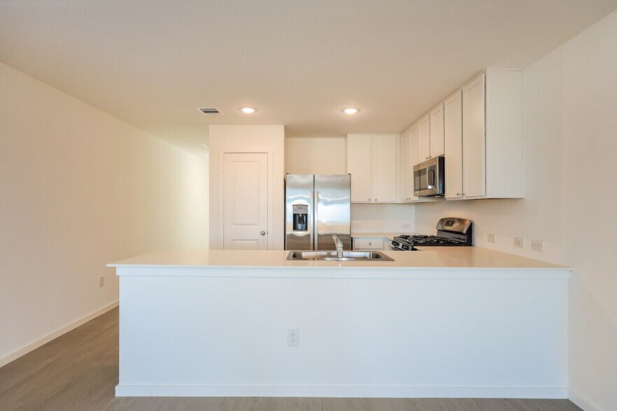 Building Photo - 1870 Musk Rose