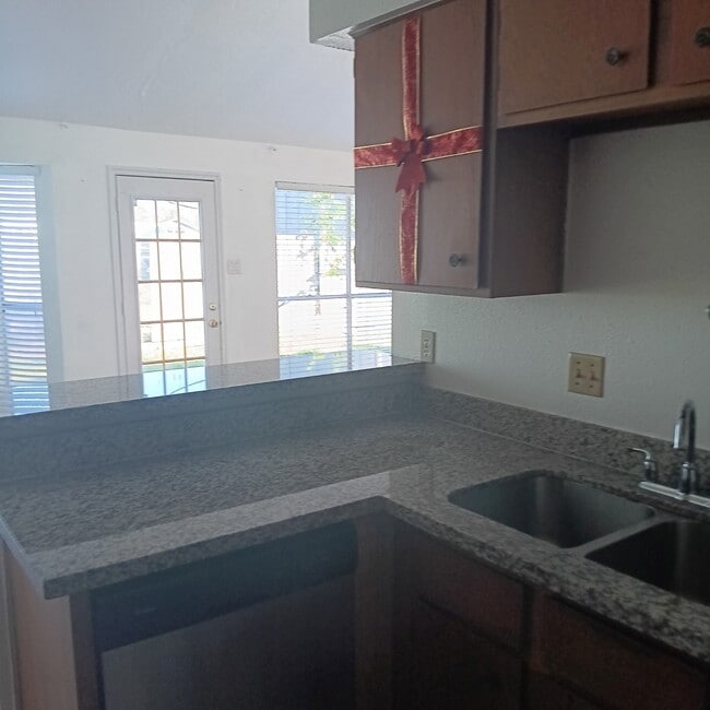 Building Photo - 14114 Old Village Ln