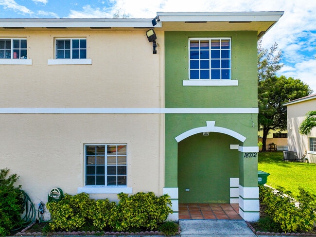 Building Photo - 18712 SW 100th Ave