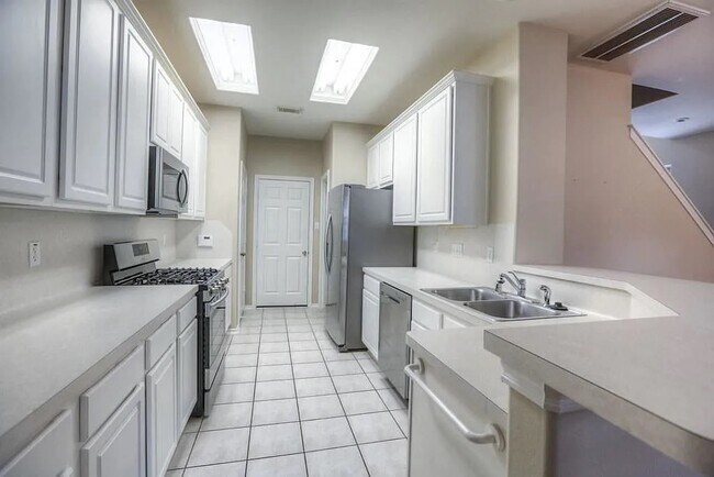 Building Photo - 43 Blue Creek Pl