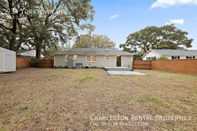 Building Photo - 934 Yorktown Dr