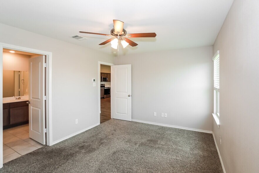 Building Photo - 980 Alton Dr