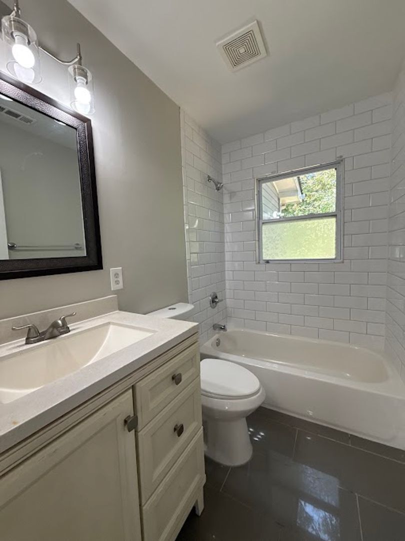 Building Photo - 191 Rosser St SW