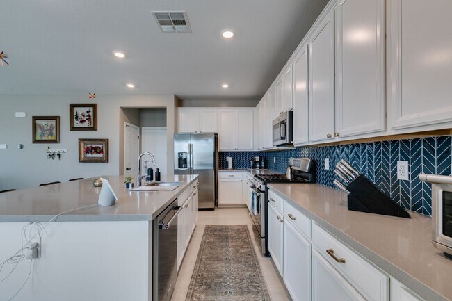 Building Photo - Gated, 4bed + loft with Bedroom and Full bathroom downstairs. Skye Canyon