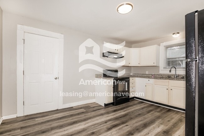 Building Photo - 417 W 6th St