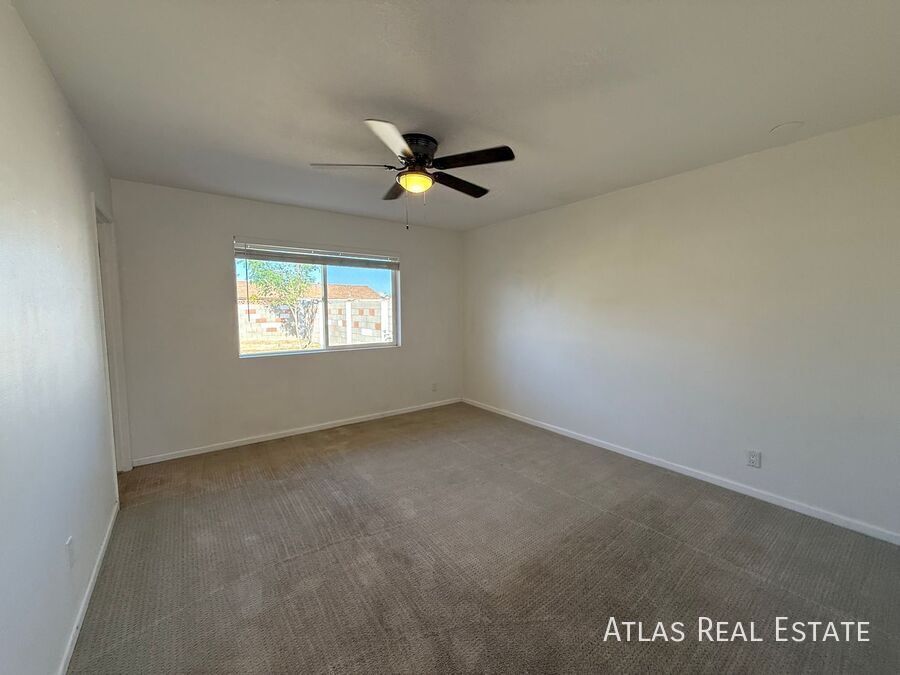 Building Photo - 6820 E Pinchot Ave