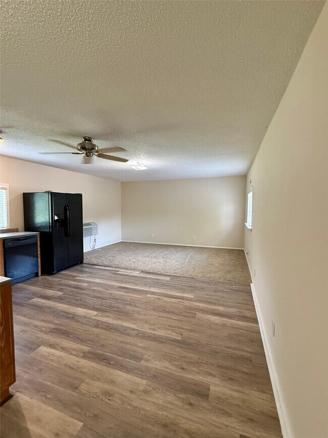 Building Photo - 17903 Strack Dr