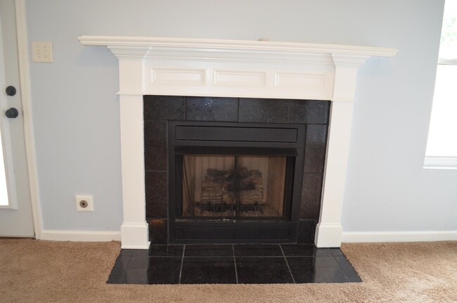 Building Photo - 638 Devon Rd