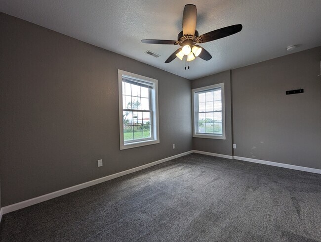Building Photo - 1317 B Ave W