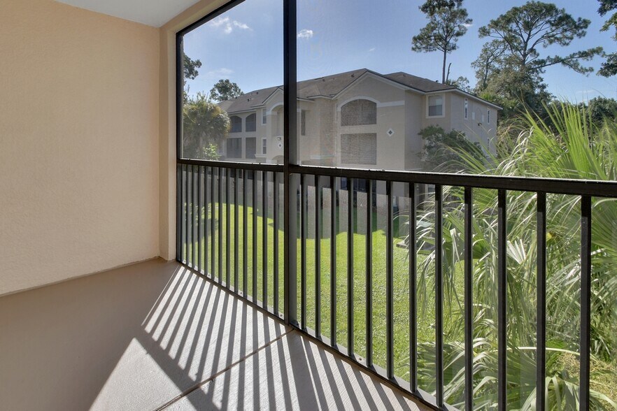 Building Photo - 940 Village Trl