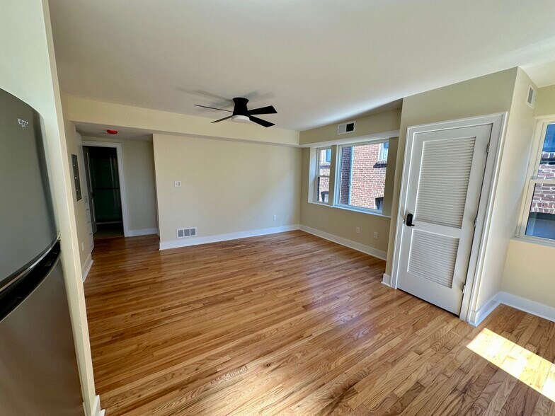 BEAUTIFUL WOOD FLOORS - 6252 Southwood Ave.